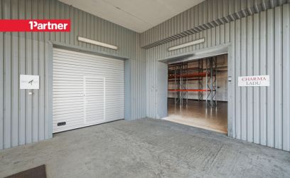 Pilte 426 m² ladu– riiulid olemas. Too kaup sisse!