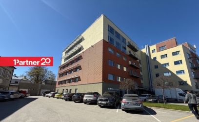 Pilte Anname üürile büroo Telliskivi ja Vanalinna piiril Mayeri majas!