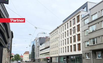 Image of Vitriinakendega kaubanduspind otse tänavalt sissepääsuga