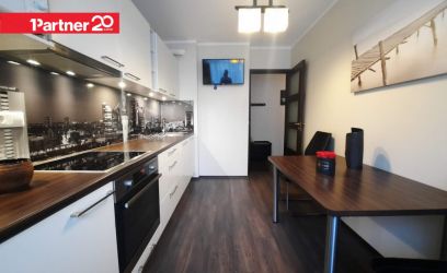 Image of Klaasitud lodžaga kaasaegne, möbleeritud korter.