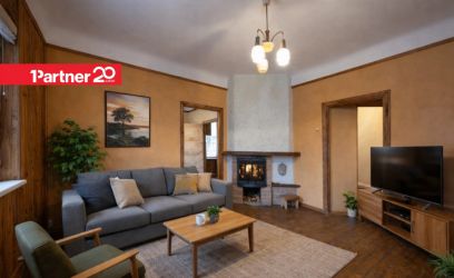 Pilte Soodsate kuludega linnakodu Uue-Maailma vaiksel tänaval