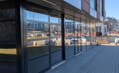 Image of AVAR JA MULTIFUNKTSIONAALNE VITRIINAKENDEGA ÄRIPIND KALASADAMAS