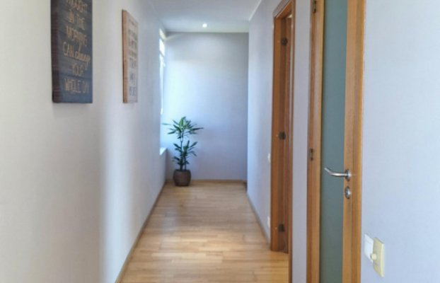 Image 10 of 32