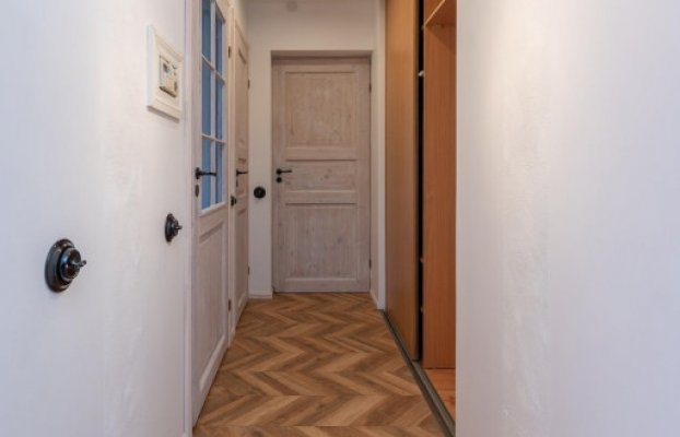 Image 7 of 25